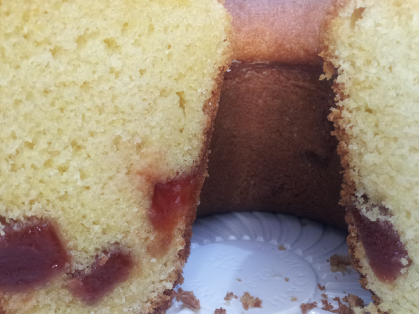 Bolo de Fubá com Goiabada